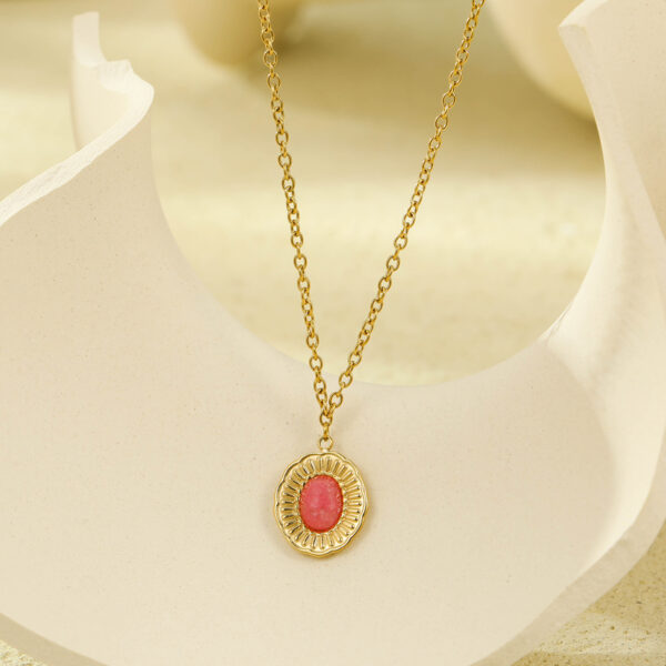 Vintage Oval Red Gemstone Pendant Antique Necklace for Women Crystal Retro Clavicle Chain Jewelry - Image 3