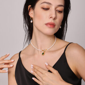 Women Emerald Green Birthstone Pendant Pearl Choker Necklace
